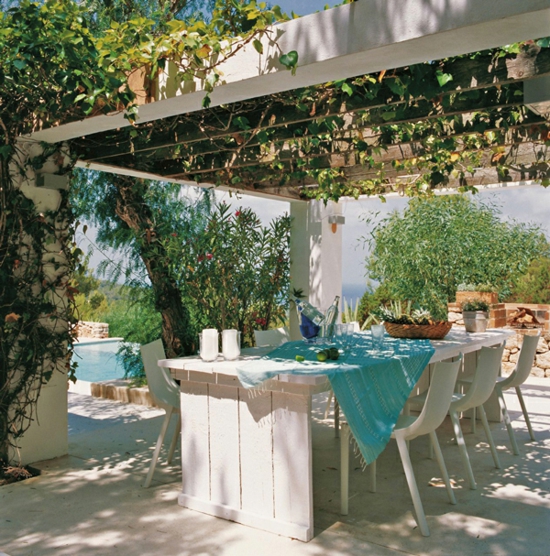 Středomořský zahradní design jídelní stůl jídelní stůl víno altán zahradní bazén