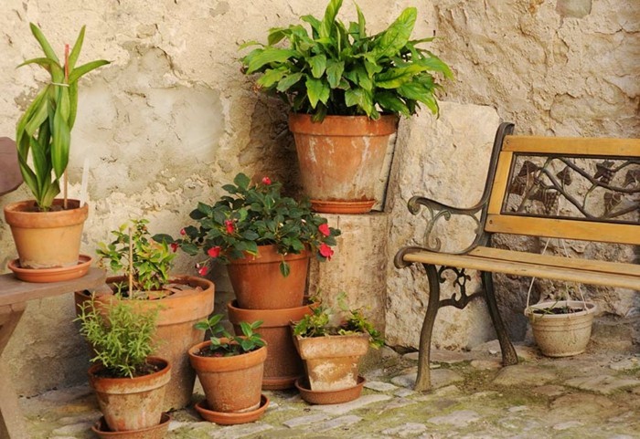 Mediterranean-garden design-garden decoration-in-Mediterranean style