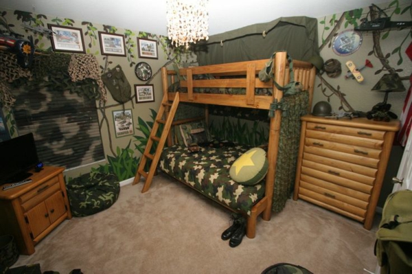 militær-inspireret drengens værelse køjeseng