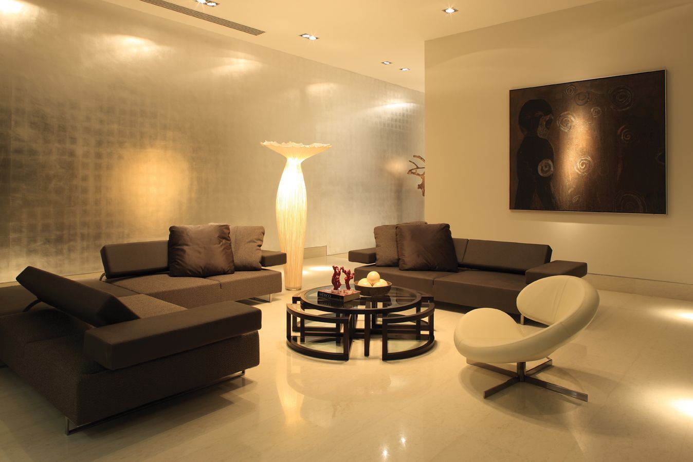 minimalistisk design svart hvit møbler ideel lampe ekstravagant