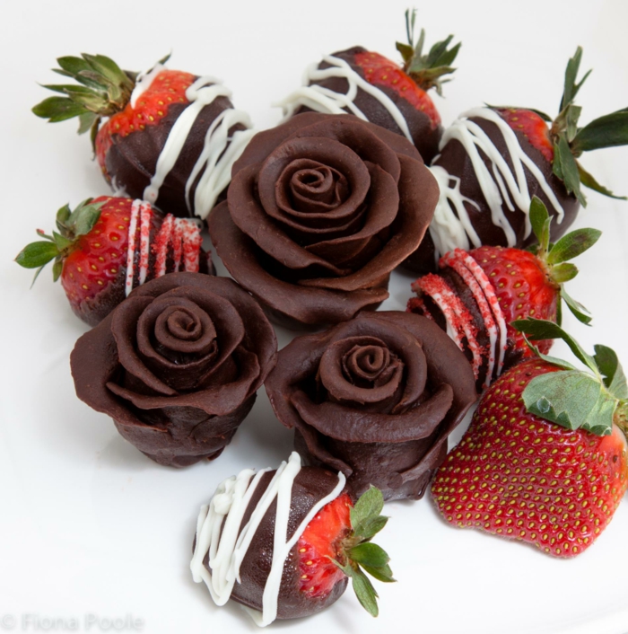 het modelleren van chocolade rozen aardbeien