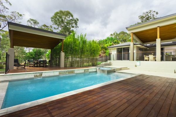 حمام السباحة الحديثة سقف المناظر الطبيعية الأرضيات الخشبية