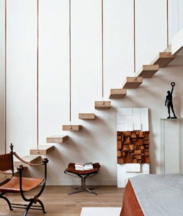 moderne trapper med skulpturer bord lænestol