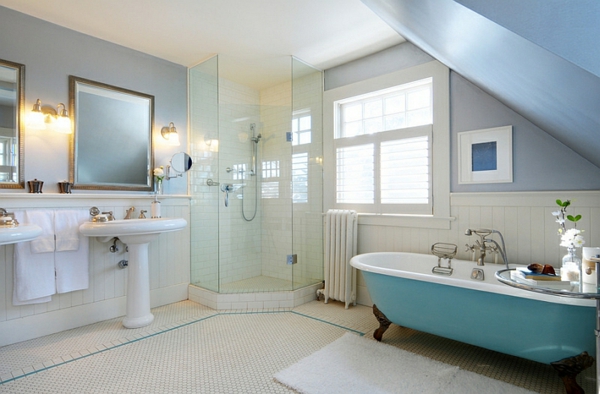 moderni kylpyhuone perustaa vapaasti sinisen kylpyammeen pesuallas