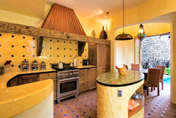 moderne décoration de la maison cuisine bois style mexicain cuisine carrelage mur jaune peinture