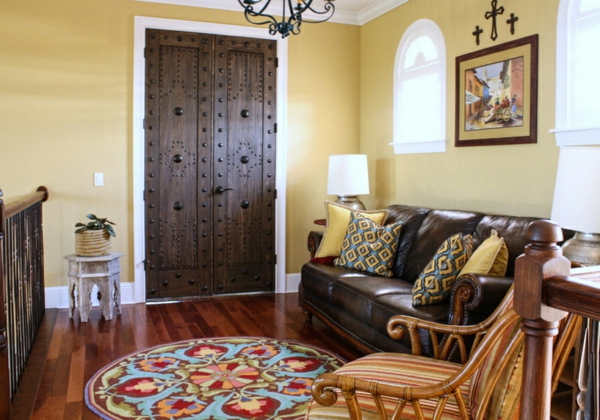 moderne hjem indretning stue mexican stil møbler gul væg maling