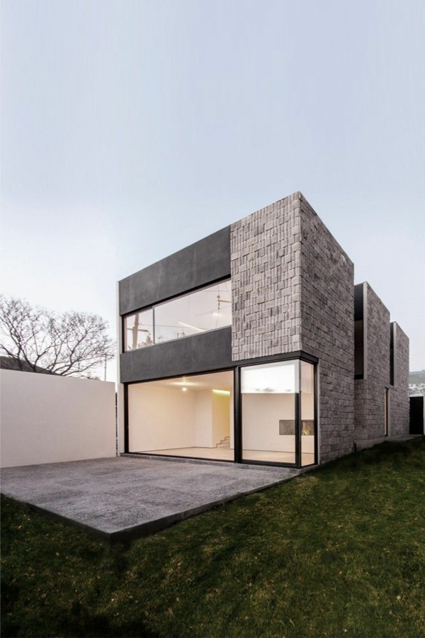 moderne facadebeklædning af to materialer