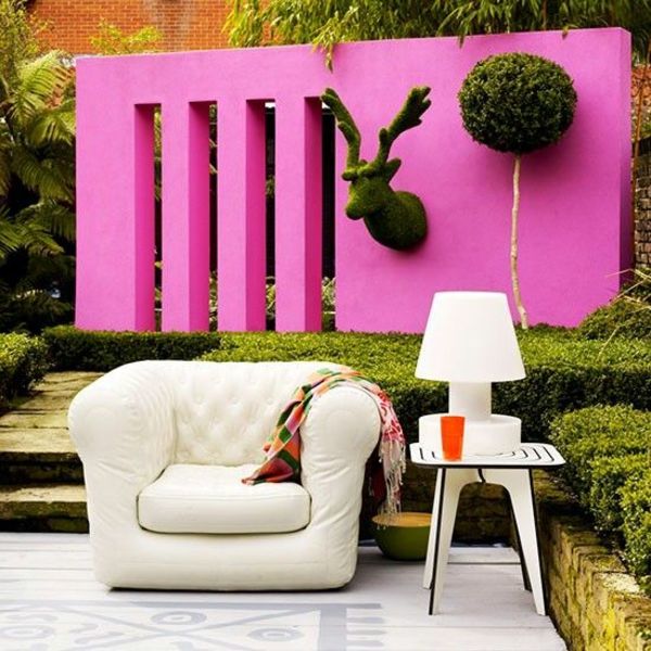 jardin moderne idées intimité mur rose