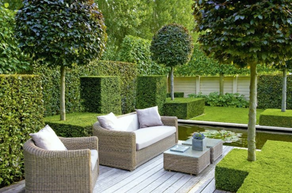 moderní zahradnické příklady stromy rostlinné postele ratanový nábytek