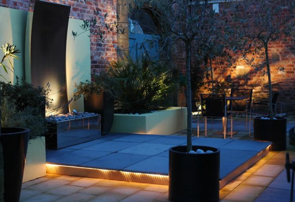moderní příklady designu zahrady osvětlené rostliny kamenná podlaha