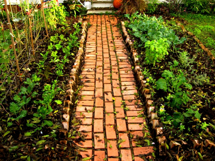 градинарство с каменна градинска рамка градинарство озеленяване с камъни оранжево