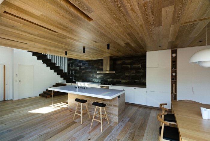 moderni sisustus puinen puulattia puinen katto auki