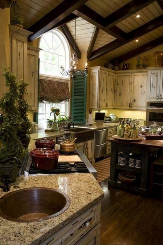Moderne landelijke keukenvloer houten kroonluchter