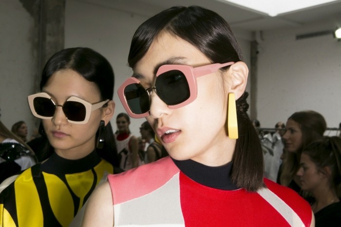 现代太阳镜女性时尚2017塑料眼镜