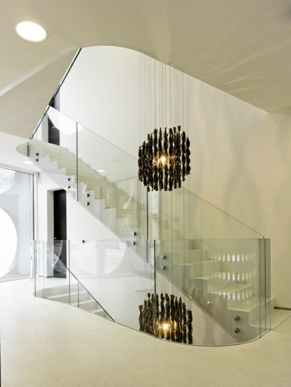 现代楼梯形状玻璃墙装饰