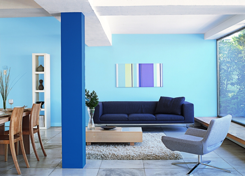 Модерните цветове на стените избират цветовете на студените стени, за да комбинират нюанси на синьо