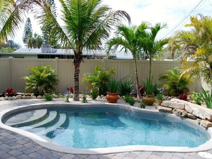 moderne tuin kleine zwembad bestrating pad