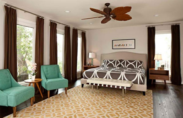 moderní ložnice barva nápady dřevěné podlahy koberec vzor záclony nápady