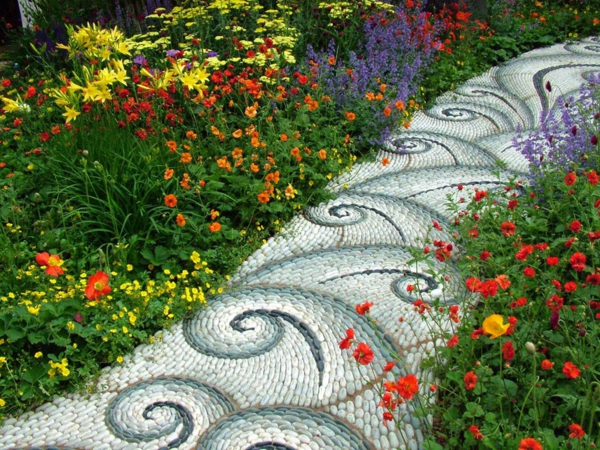 mosaïque chemin idées aménagement paysager fleurs naturelles pierres rondes