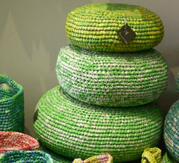 duurzame consumptie groene zitkussens gehaakte plastic zakken