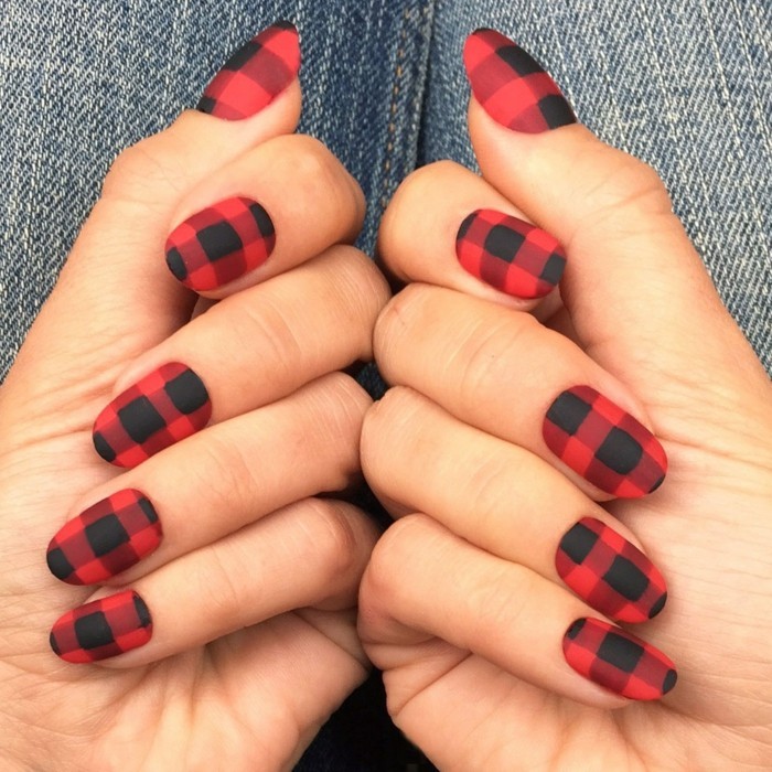 指甲设计秋季格子图案红黑色