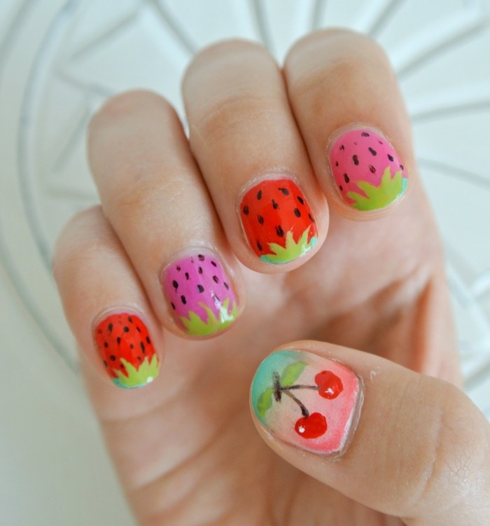 ontwerpideeën voor nagels met fruit voor een opvallende zomermanicure