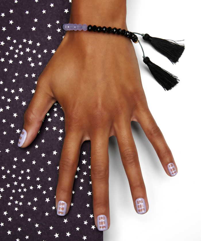 指甲设计夏天淡紫色与一个凉快的样式