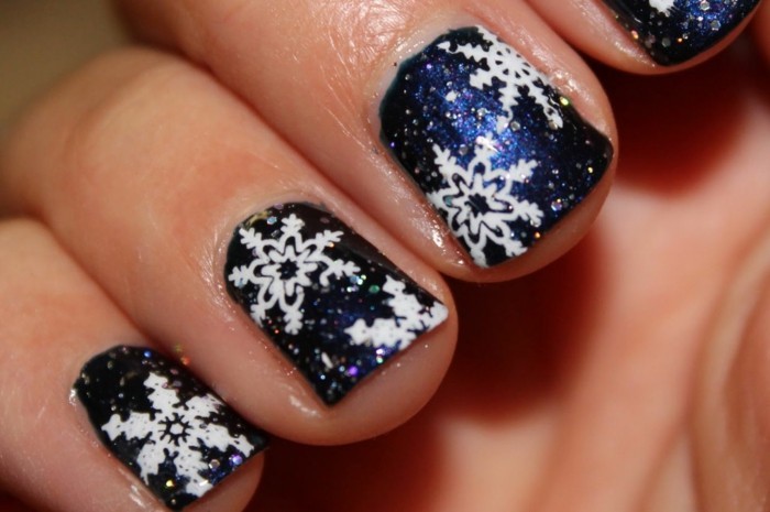钉子设计冬天圣诞节动机欢乐指甲盖蓝色