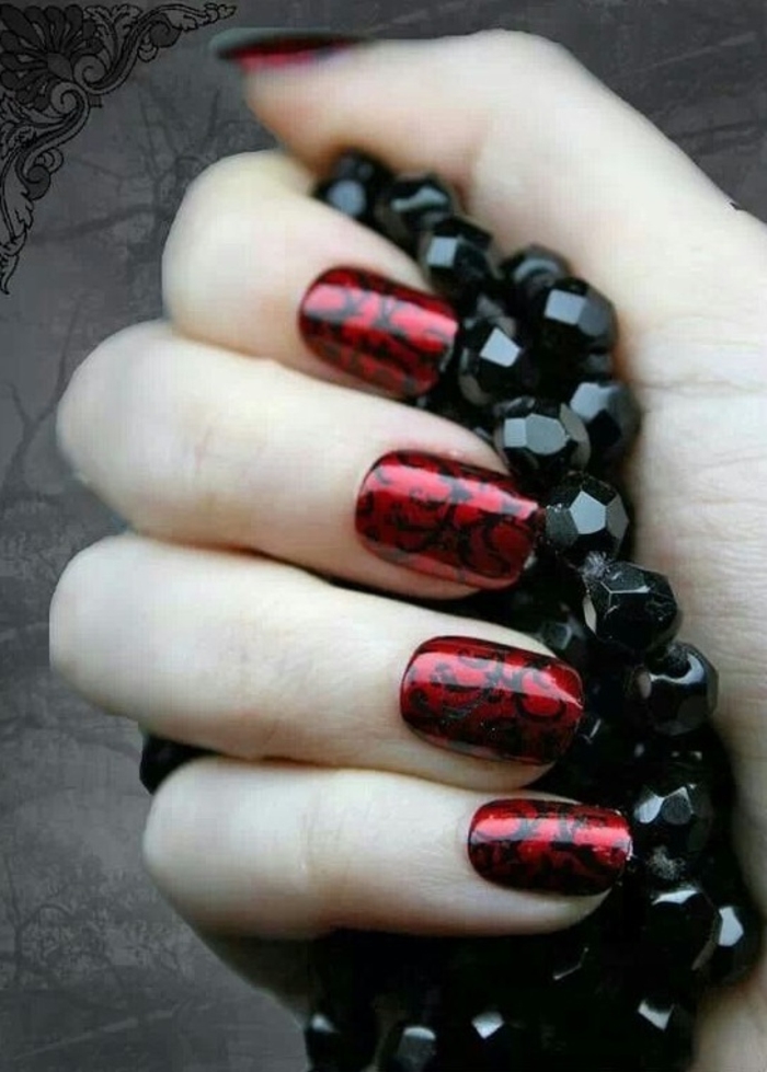 идеи за лак за нокти червени черни орнаменти стилни шик