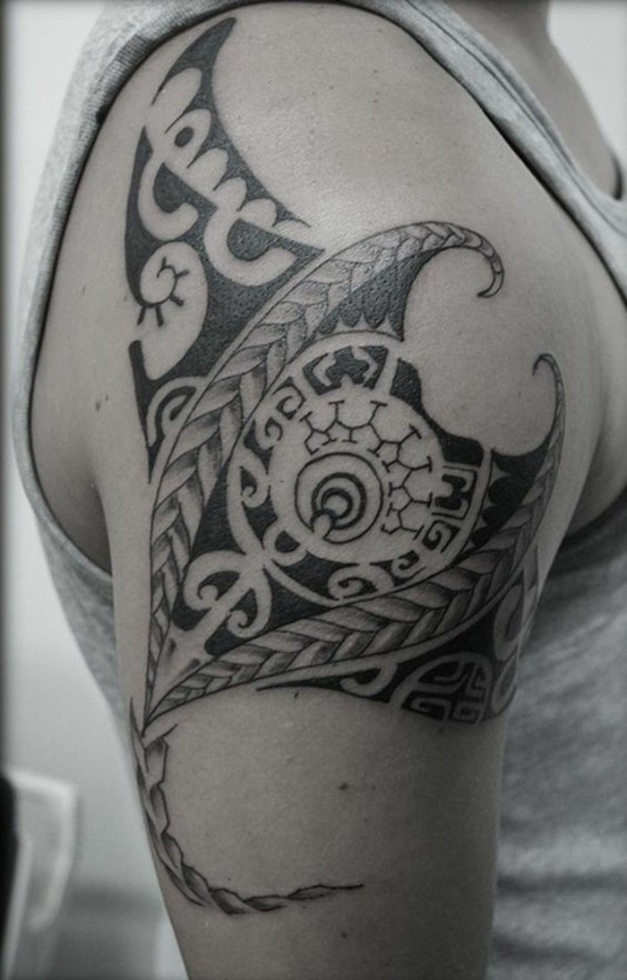 øvre arm skulder maori tatovering ideer skate