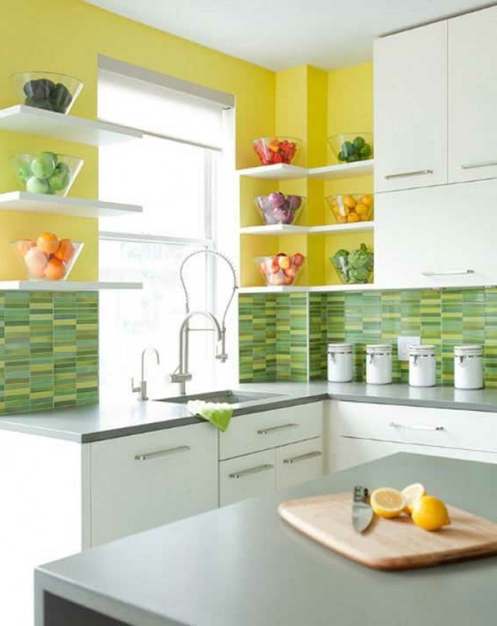 åbne hylder køkken opsætning ideer smukke køkken væg gule vægge