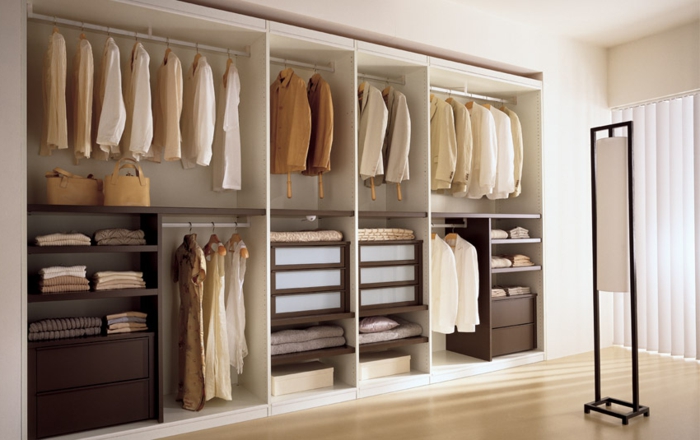 open garderobe elegante slaapkamer met opslagideeën