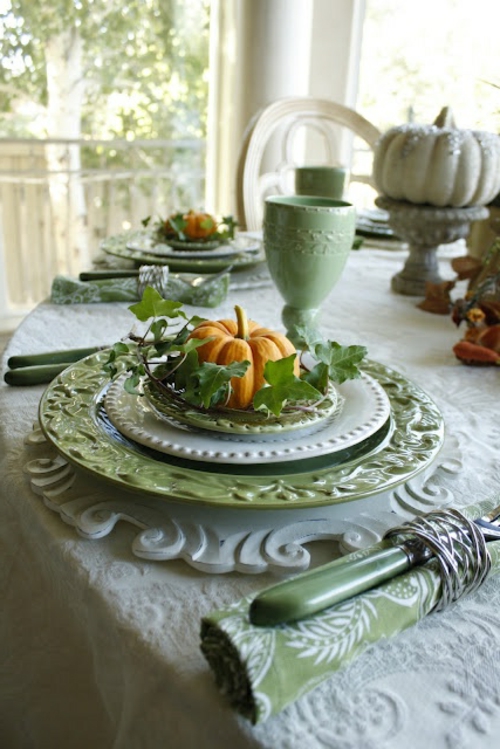 olijfgroen kleuren porseleinen servies deco herfst kalebassen