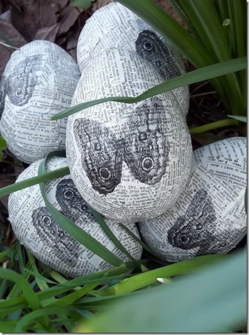 originální velikonoční dekorace decoupage vejce noviny
