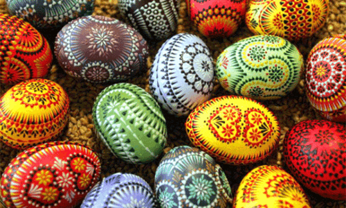 originální velikonoční dekorace filigránové vzorované velikonoční vejce