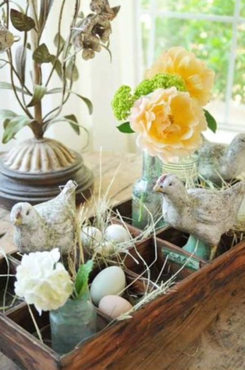 originální velikonoční dekorace keramické kuřecí žluté růže vajíčka