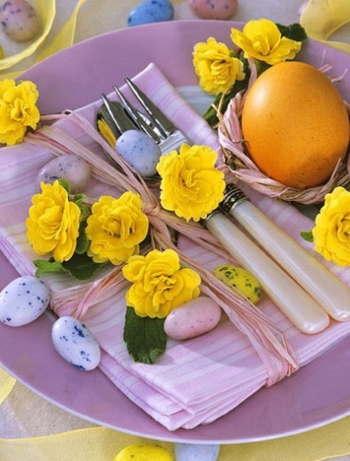 décoration de pâques originale technique de marbrage oeufs fleurs jaunes