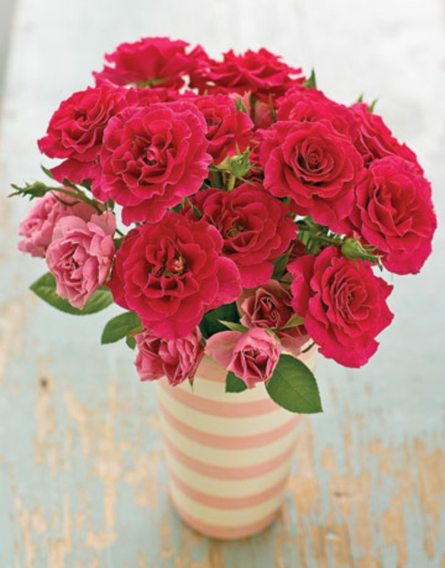 décoration de pâques rose roses rouges