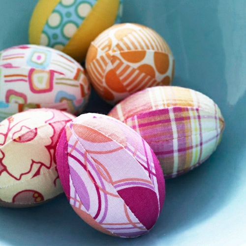 originální velikonoční dekorace tkaniny vajíčka barevné