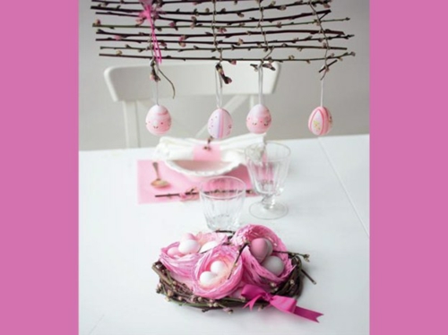 decorațiuni de Paști ouă de culoare roz