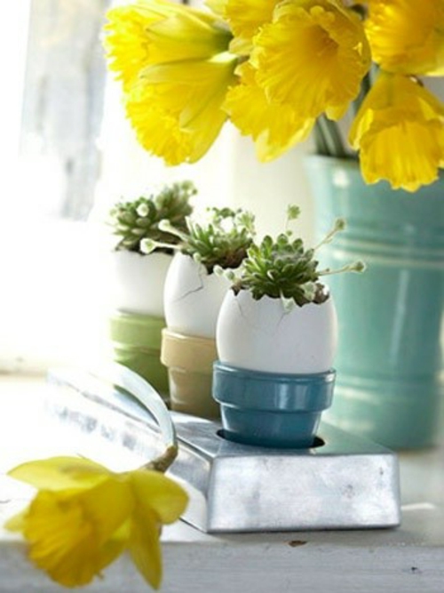 velikonoční dekorace dort žluté narcisy modré mini kapary