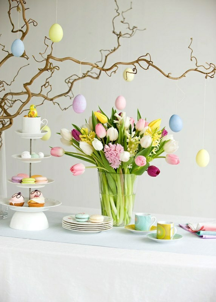 διακόσμηση Πάσχα διακοσμητικά ιδέες πίνακας διακόσμηση πασχαλινά αυγά κλαδιά κέικ κουτιά τουλίπες αυγά ορτυκιού πασχαλινά αυγά