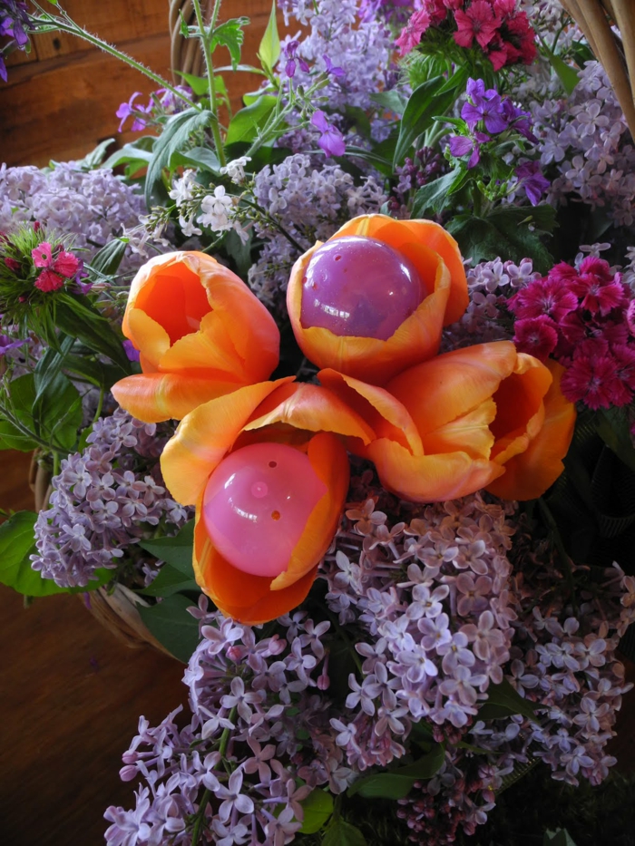 pasen decoratie gekleurde paaseieren plastic bloemen