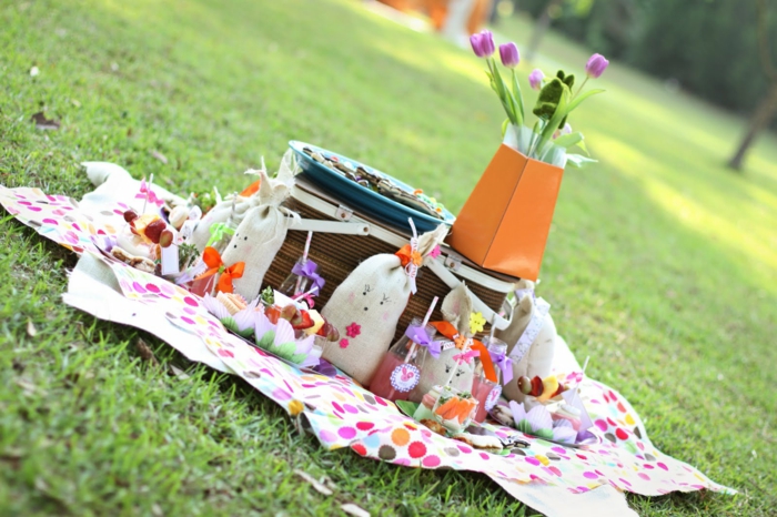 πασχαλινός διακόσμηση κήπος πικνίκ έγχρωμη κουβέρτα αστεία εορταστική