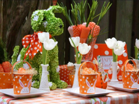 великденски декорация идеи пролетни цветя великденски яйца моркови от хартия декорация на маса в оранжево