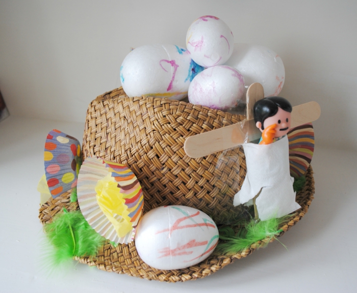 maak Pasen decoratie zelf pasen diy hoed versiert