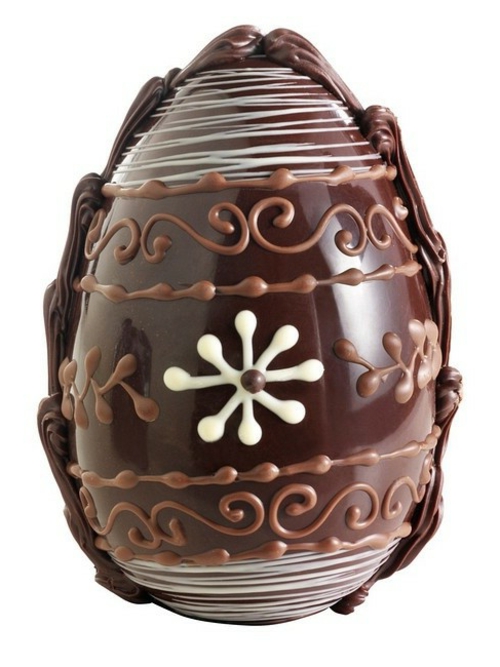 Oeufs de Pâques de motif floral au chocolat