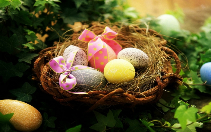Великденски яйца Coloring Decorating Картини правейки великденски декорации сами