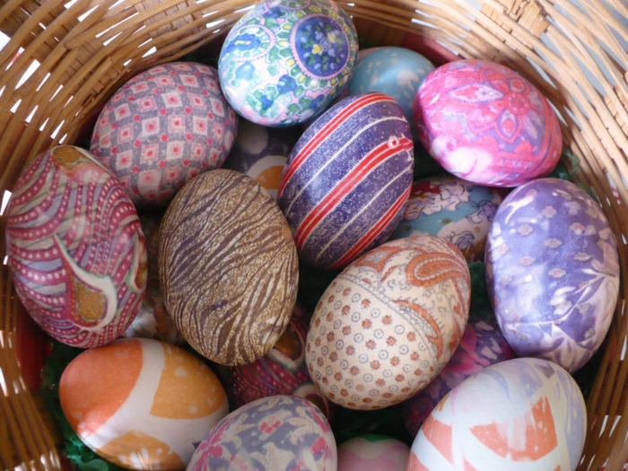 великденски яйца оцветяване деко яйца декоративни техники копринени тъкани връзки