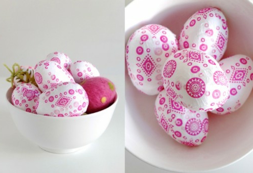 复活节彩蛋与餐巾纸decoupage粉红色